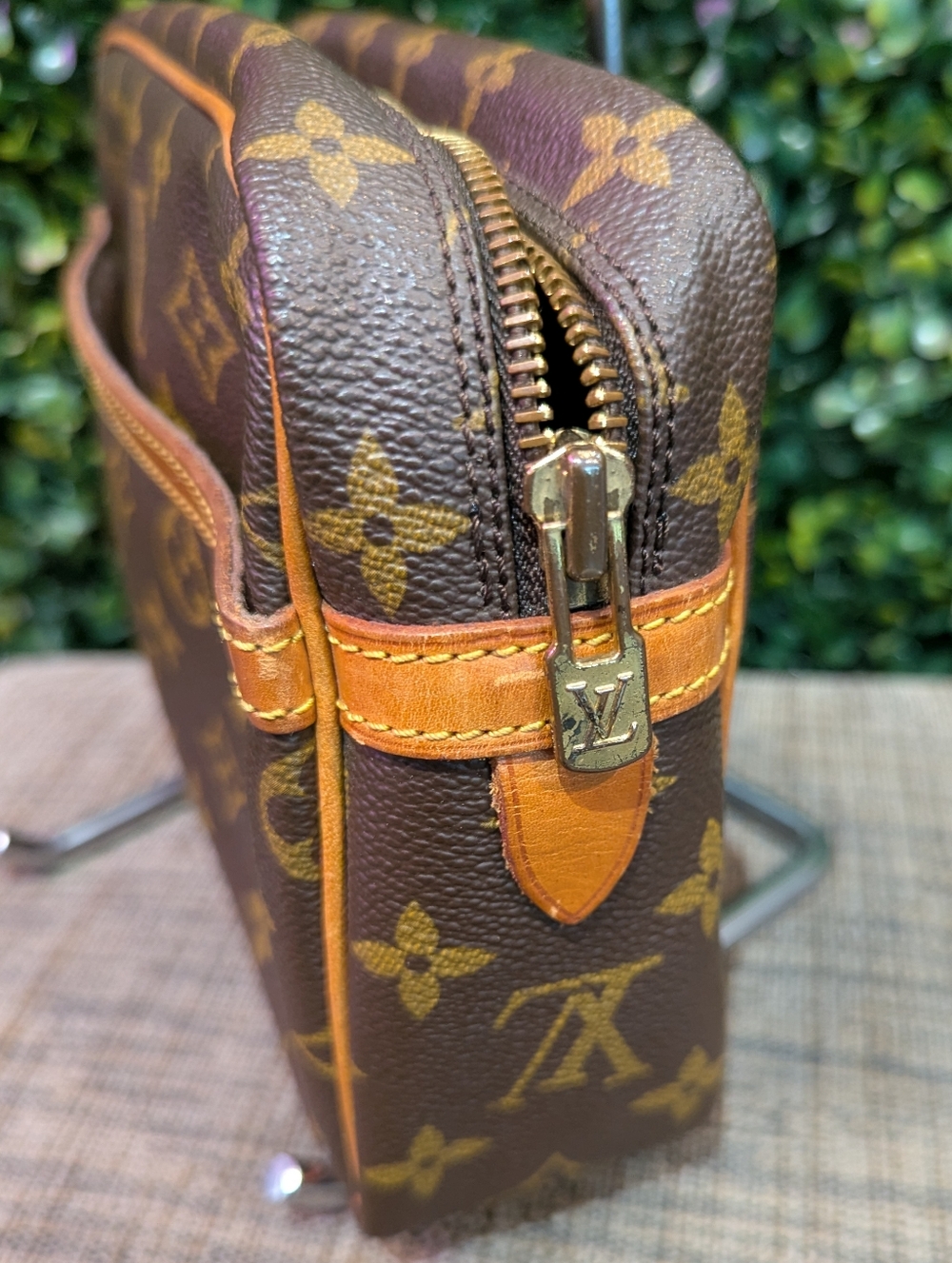 Louis Vuitton Compiegne 23 Monogram 100% Authentic - Picture 2 of 9